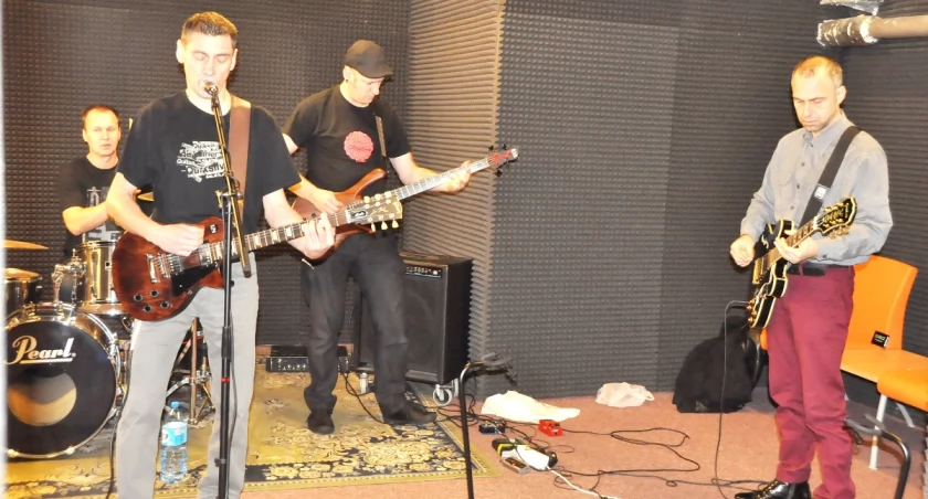 RiD w czasie próby. Od lewej: Mariusz Twarużek - perkusja, Leszek Duszyński - gitara i śpiew, Karol Walkowski - gitara basowa oraz Sławomir Ruciński - gitara fot. Paweł Lachowicz