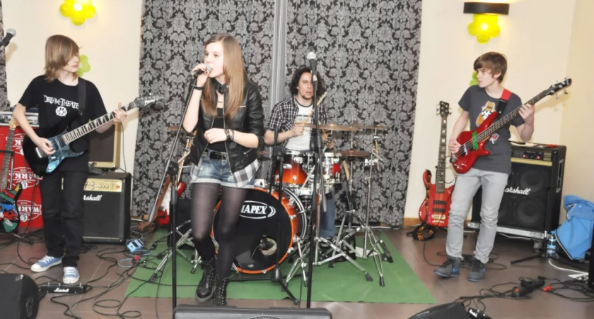 The Fast Guitars podczas koncertu, w piątek 30 marca 2012 roku w Starej Wieży w Strzelnie fot. Paweł Lachowicz
