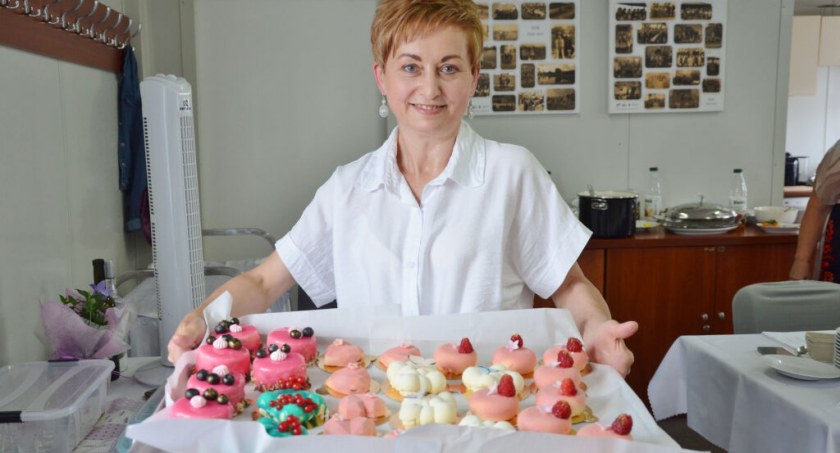 Panie z KGW Krzekotowo przygotowały pyszne i pięknie wykonane desery fot. Inez Padowska