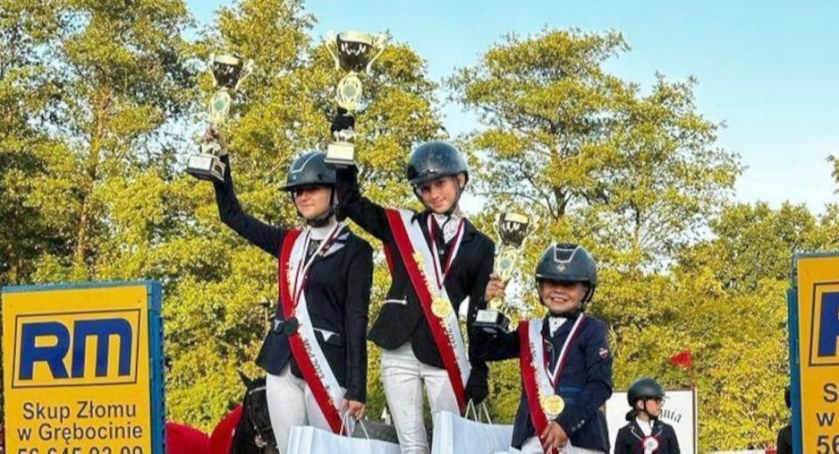 Kalina Gilewicz po dekoracji na najwyższym miejscu podium fot. Weronika Maciołek
