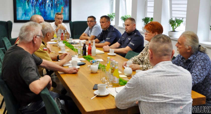 Trwa posiedzenie zwołanego przez burmistrza Dariusza Chudzińskiego Gminnego Zespołu Zarządzania Kryzysowego fot. Magdalena Lachowicz