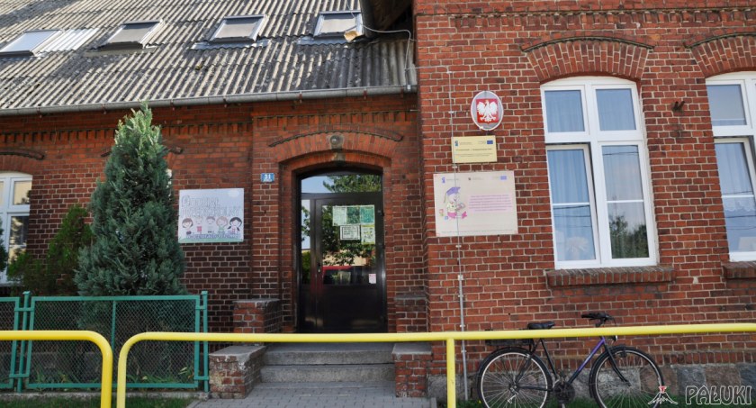 Dotychczas oddziały przedszkolne mieściły się w starym, pobudowanym w 1898 roku budynku szkolnym. Od 4 września oddziały przedszkolne przenoszone są do nowych pomieszczeń, które powstały podczas budowy hali sportowej fot. Paweł Lachowicz