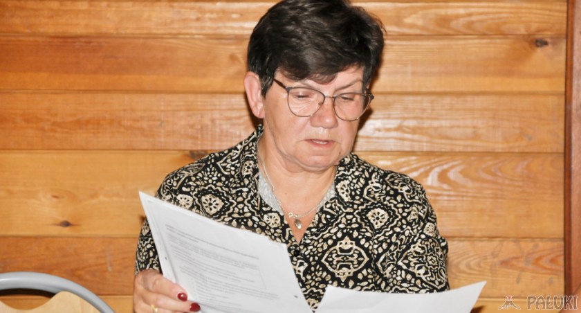Sołtyska Małgorzata Źrałka przedstawiła mieszkańcom propozycje rozdysponowania funduszu sołeckiego fot. Paweł Lachowicz
