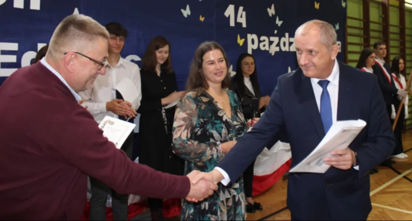Nagrodą dyrektorki szkoły Agnieszki Piotrowicz nagrodzeni zostali wicedyrektor Jarosław Zowczak (z prawej) i kierownik warsztatów szkolnych Grzegorz Stachewicz (z lewej) fot. Sławomir Antkowiak (ZS Strzelno)