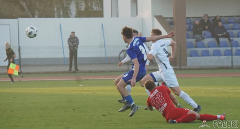 Jedna z niewielu sytuacji Pomorzanina pod bramką Pogoni   fot. Marek Holak