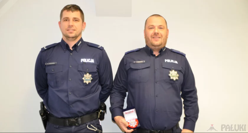 Nagrodzeni policjanci: sierżant Mikołaj Lewandowski (z lewej) i młodszy aspirant Piotr Zakaszewski fot. Magdalena Lachowicz