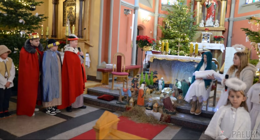 Dzieci śpiewem i tańcem przybliżyły zebranym historię związaną z przyjściem na świat Zbawiciela fot. Magdalena Lachowicz