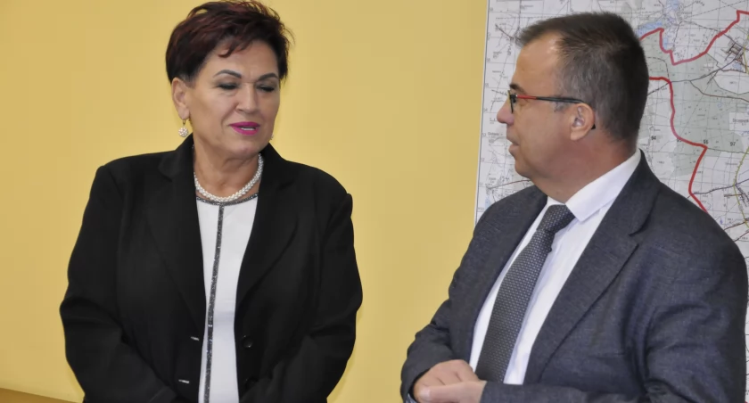 Wójt Marcin Barczykowski i przewodnicząca Rady Gminy Marta Błaszczak mogą być zadowolenie, budżet gminy na 2024 rok uchwalony został jednogłośnie fot. Paweł Lachowicz