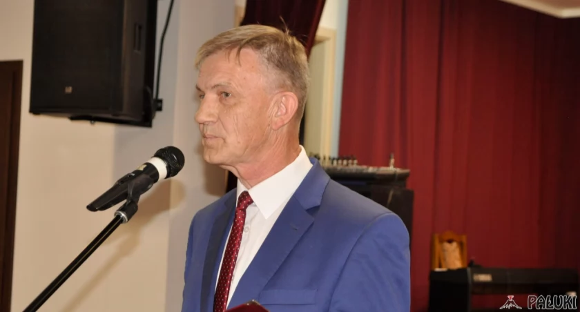 Wójt Jacek Misztal zaplanował budżet gminy, jednak sam nie omówił go radnym, tradycyjnie zrobiła to skarbniczka gminy Anna Błaszczyk fot. Paweł Lachowicz