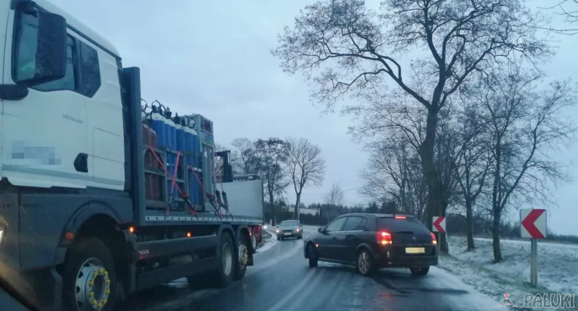 Sytuacja na powiatowej drodze w Bystrzycy   fot. Paweł Grządziela