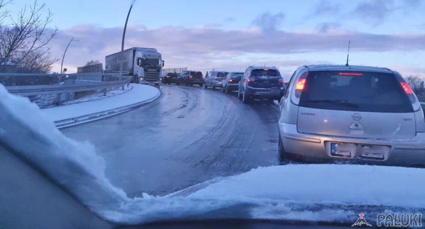 Wjazd na wiadukt sprawia cały czas dużo kłopotów   fot. Paweł Grządziela