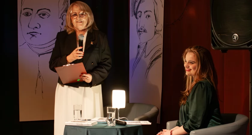 Poezję Teresy Fejfer w wyjątkowy sposób zinterpretowała Katarzyna Semrau fot. arch. Domu Kultury w Trzemesznie