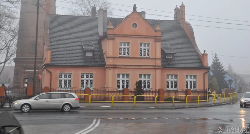 Zajęcia w szkołach podstawowych i przedszkolach gminy Strzelno, we wtorek 16 stycznia nie odbędą się. Na zdjęciu budynek Przedszkola nr 1  fot. Magdalena Lachowicz