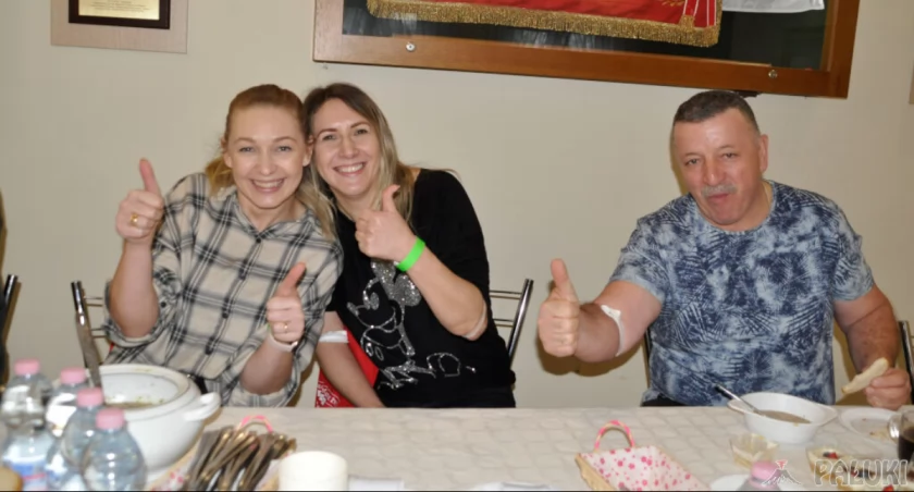 Dla honorowych krwiodawców przygotowany był ciepły posiłek fot. Paweł Lachowicz