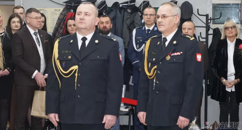 Pierwszy z prawej st. bryg. Radosław Gałczyński, obok mł. bryg. Łukasz Szulc   fot. Marek Holak