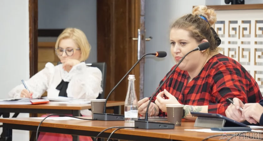 Radna Katarzyna Barczak próbuje dowiedzieć się, dlaczego w Mogilnie jest co roku problem z odśnieżaniem   fot. Marek Holak