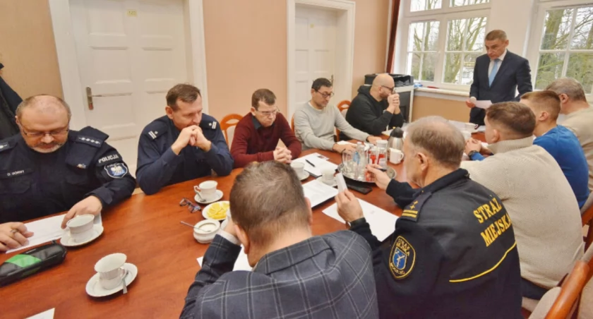 Narada w mogileńskim ratuszu Gminnego Zespołu Zarzadzania Kryzysowego  fot. Marcin Zieliński