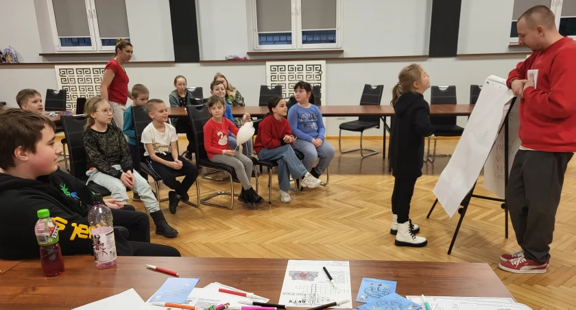 Walentynkowe zajęcia prowadzi Arkadiusz Renk   fot. Agnieszka Godurkiewicz