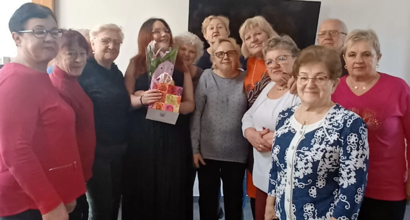 Wiktoria Szalaty z częścią mogileńskich seniorów fot. Grażyna Rosłaniec