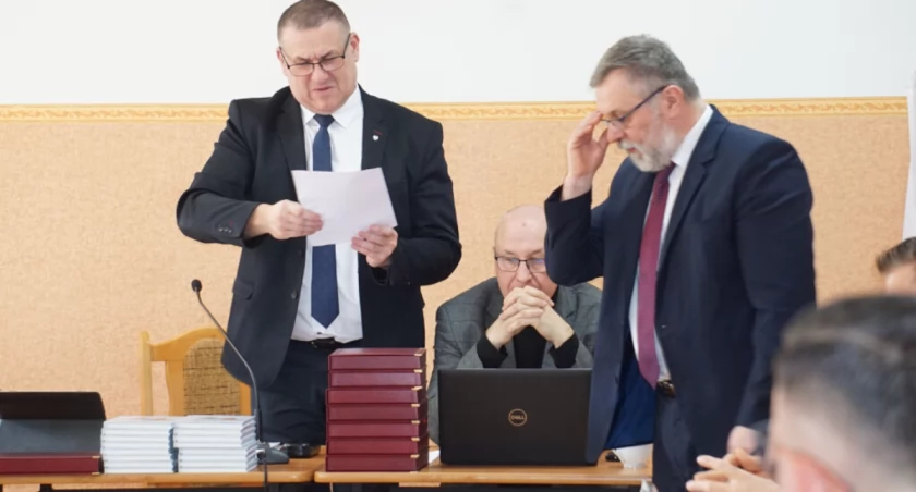 Przewodniczący Rady Powiatu Robert Musidłowski otrzymał od radnego Jacka Kraśnego wniosek o zwołanie po wyborach jeszcze jednej sesji   fot. Marek Holak