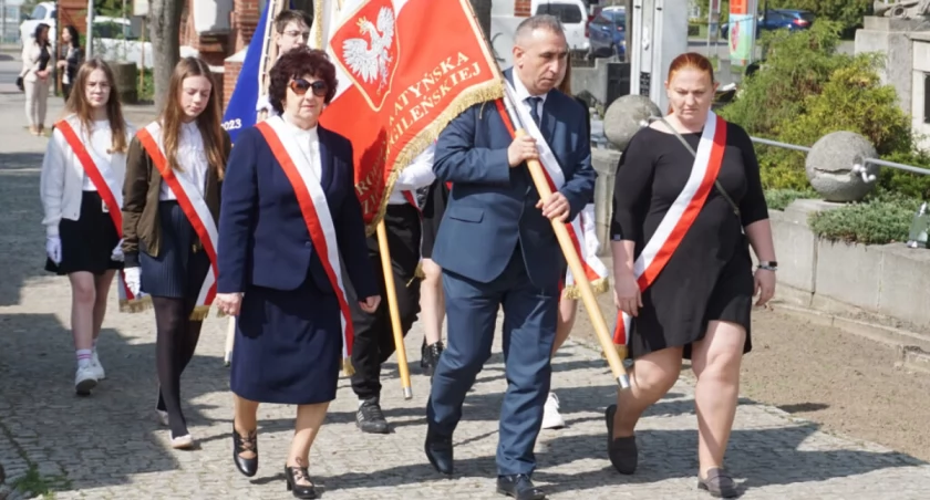 Poczty sztandarowe podczas uroczystości na mogileńskim cmentarzu   fot. Marek Holak