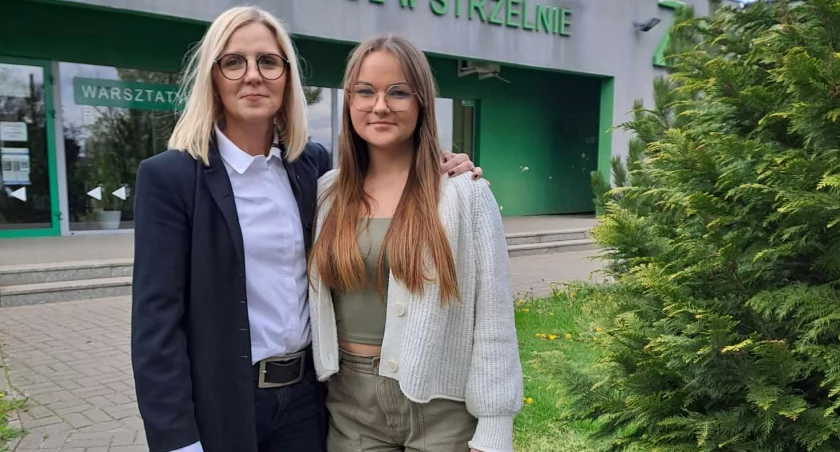 Marcelina Kaizer z nauczycielką biologii Ewą Mohylowską-Schellner fot. ZS Strzelno
