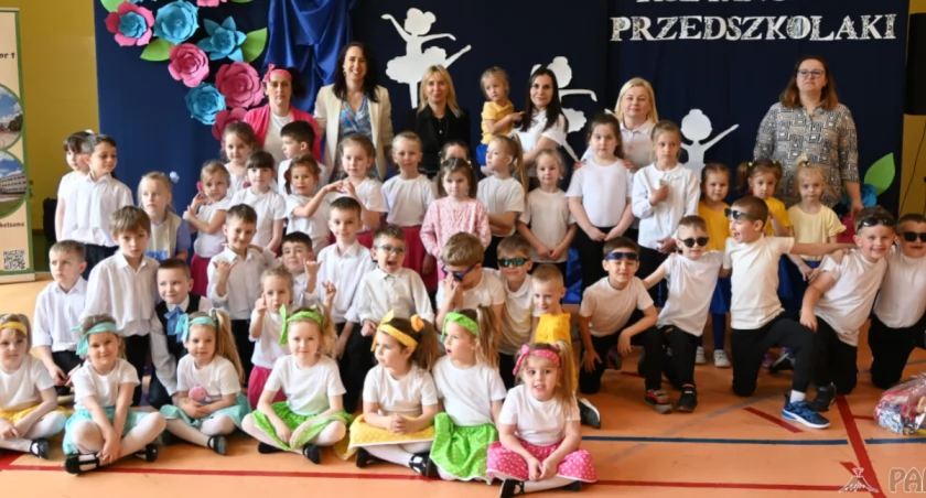 Grupy przedszkolne z ZSP nr 1 podczas tanecznego przeglądu fot. Magdalena Lachowicz