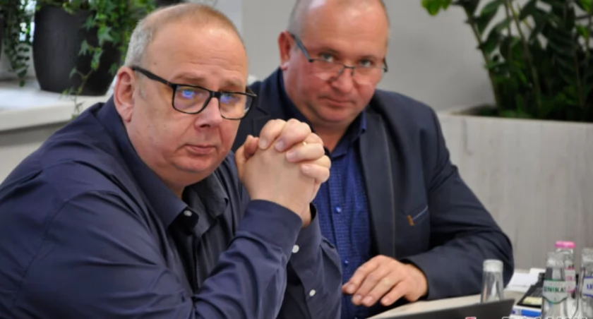 Radny Piotr Pieszak (z lewej) nie znalazł miejsca w żadnej komisji problemowej Rady Miejskiej fot. Magdalena Lachowicz