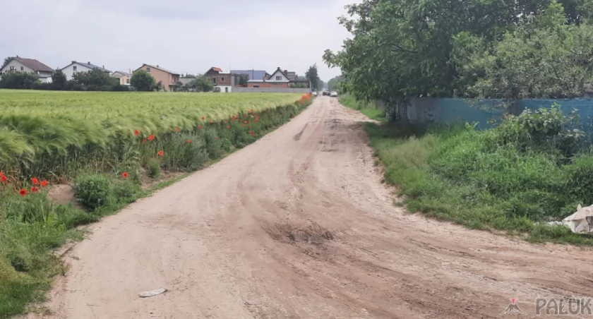 W tej części za Rodzinnym Ogrodem Działkowym, teren na przedłużeniu ul. Paderewskiego należy do parafii klasztornej i o wykup tego odcinka wzdłuż ogrodzenia ROD toczy się od 15 lat batalia fot. Marek Holak