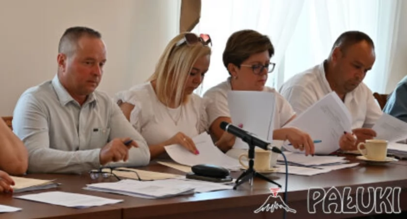 Jeziorańscy radni jednogłośnie podjęli uchwałę określającą ilość oraz skład osobowy komisji problemowych Rady Gminy fot. Paweł Lachowicz