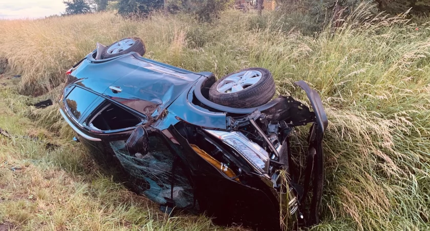 Honda znalazła się w rowie przy drodze w Chabsku   fot. JRG w Mogilnie