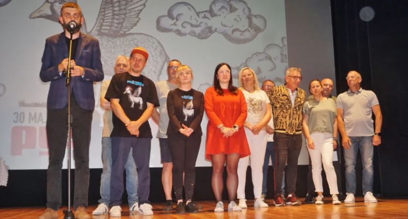 Burmistrz Karol Nawrot i niezawodna ekipa Mogileńskiego Domu Kultury i Muzeum w Chabsku, bez których pracy i zaangażowania festiwalu by nie było   fot. Marek Holak