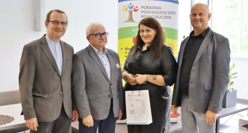W spotkaniu uczestniczyli pełniący obowiązki dyrektora Zespołu Obsługi Szkół i Przedszkoli w Mogilnie Katarzyna Barczak i pełniący obowiązki dyrektora Powiatowego Centrum Oświatowego w Mogilnie Andrzej Konieczka. Na zdjęciu z Grzegorzem Nazarukiem z K-PCEN w Bydgoszczy i dyrektorem PPP Maciejem Herwartem.   fot. Paweł Lachowicz
