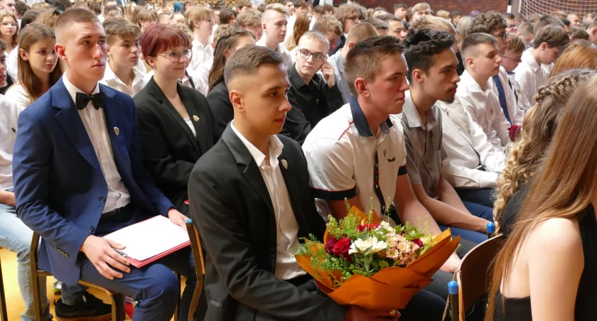 Zakończenie roku szkolnego odbyło się w sali gimnastycznej fot. ZS Mogilno