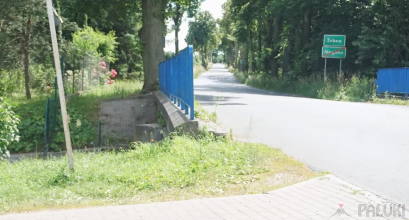 Tutaj kładka dla pieszych zostanie przerzucona nad rzeką Panną, po lewej stronie mostku przy drodze wojewódzkiej nr 254   fot. Marek Holak