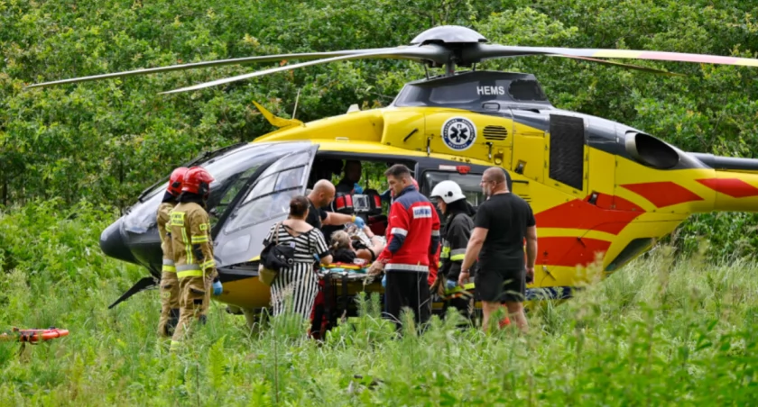 Poszkodowany został przetransportowany helikopterem LPR do bydgoskiego szpitala fot. Paweł Lachowicz