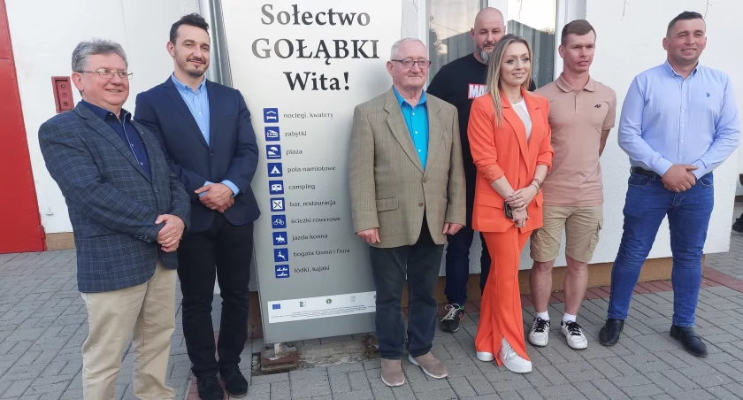 Sołtysem sołectwa Gołąbki ponownie wybrany został Wiesław Pokorski. Na zdjęciu z wybraną radą sołecką, burmistrzem Kacprem Lipińskim i wiceprzewodniczącym Rady Miejskiej Tadeuszem Pawlakiem fot. UM Trzemeszno