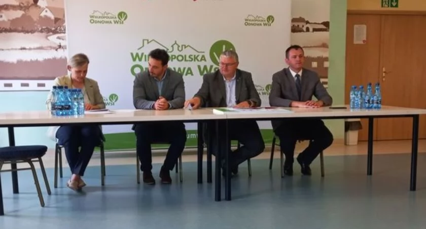Umowę na dofinansowanie realizacji projektu podpisali burmistrz Trzemeszna Kacper Lipiński i skarbniczka gminy Hanna Koperska fot. UM Trzemeszno