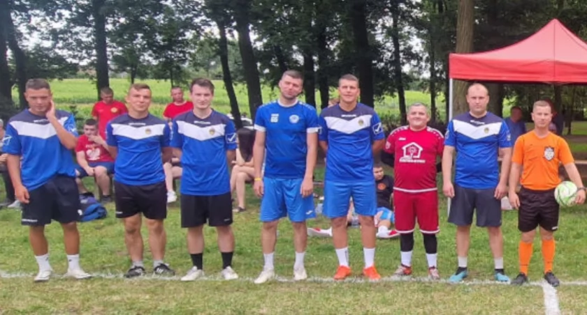 Czy piłkarze Cosmosu Gozdanin nawiążą do sukcesów swej słynnej imienniczki z Nowego Jorku   fot. Michał Krzymiński