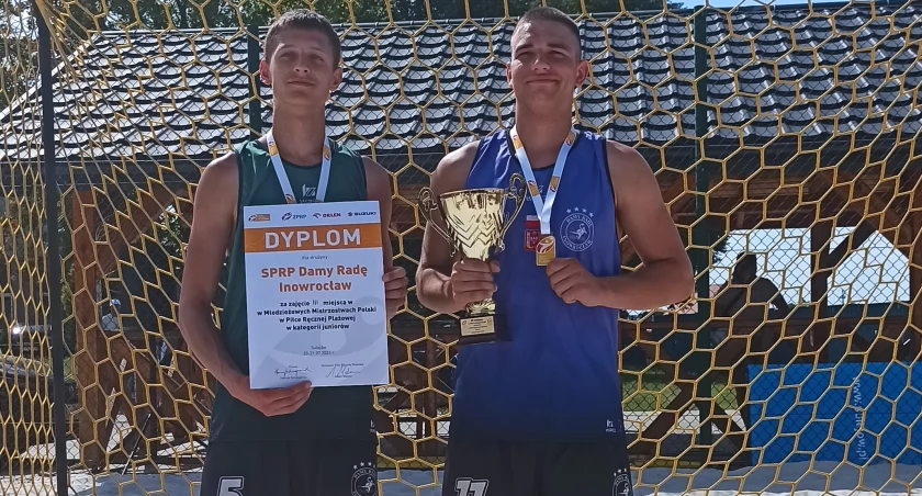 W inowrocławskiej drużynie gra dwóch zawodników UKS Alfa 99 Strzelno Oliwier Winiarczyk i Szymon Tomaszewski fot. Longina Winiarczyk 
