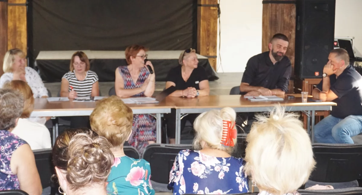 Zarząd osiedla nr 4 debatuje nad sprawami osiedla   fot. Marek Holak