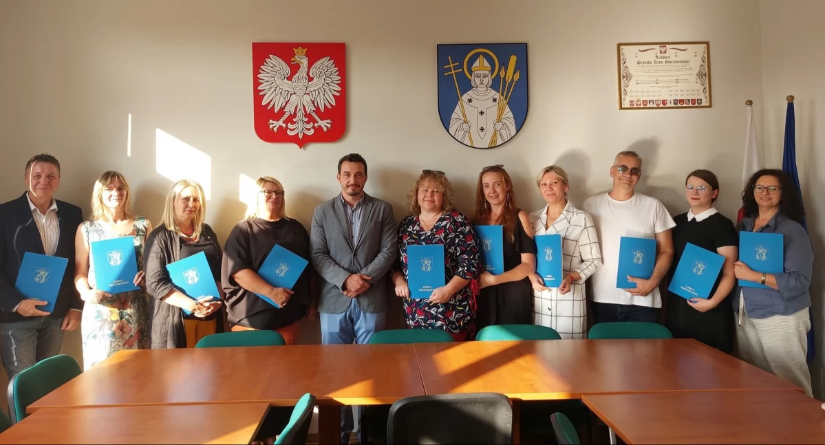 Członkowie Rady Kultury Gminy Trzemeszno z burmistrzem Kacprem Lipińskim fot. UM Trzemeszna