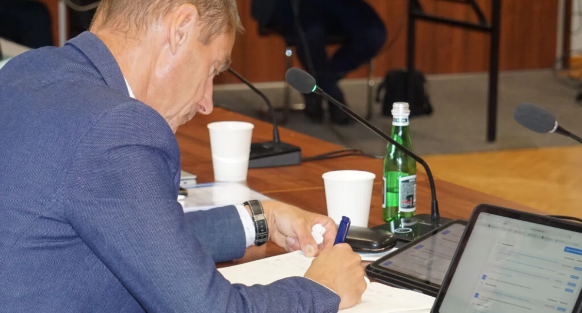 Polityka, podatki, decyzje • , Leszek Duszyński zapowiada reakcję pomówienia nienawiści adresem - zdjęcie, fotografia