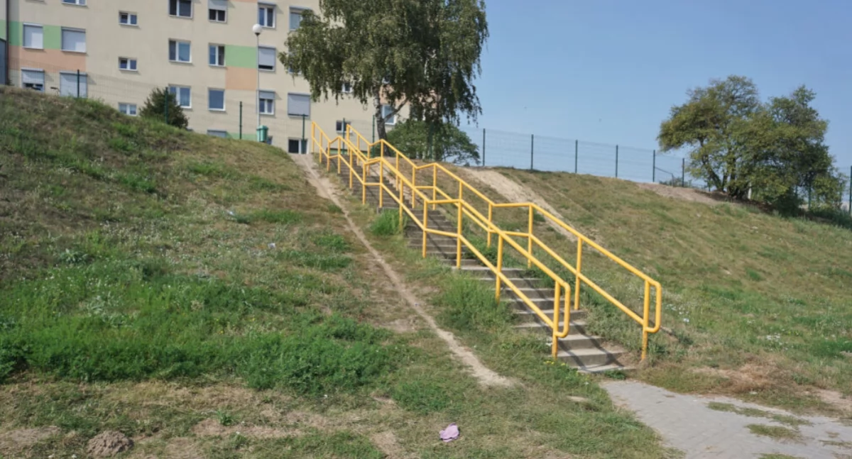 O tą górkę chodziło radnemu Stochlińskiemu. Od strony osiedla teren został ogrodzony.   fot. Marek Holak