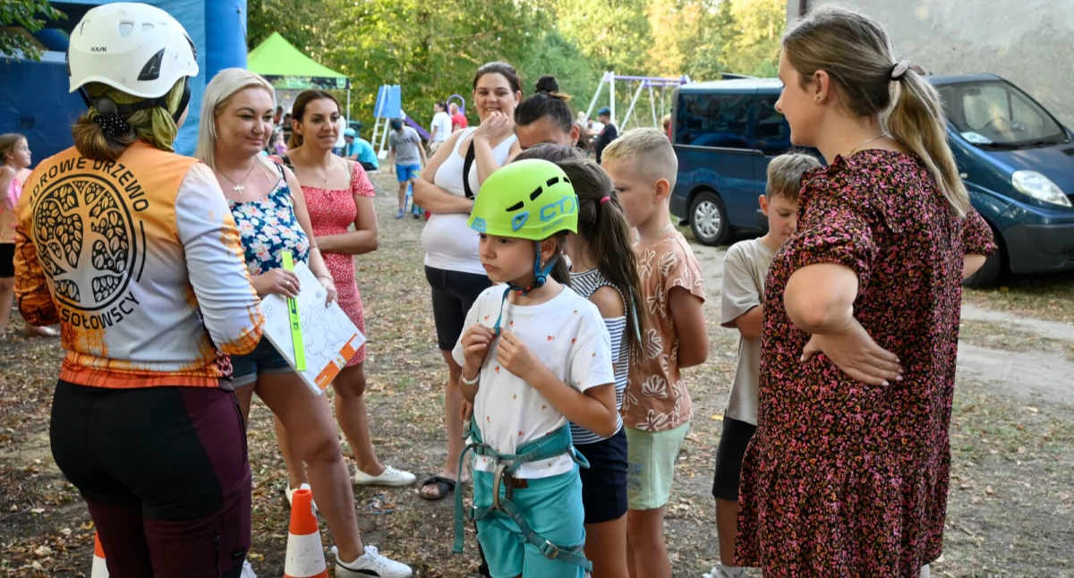 Sporym zainteresowaniem cieszyła się wspinaczka po drzewach fot. Paweł Lachowicz