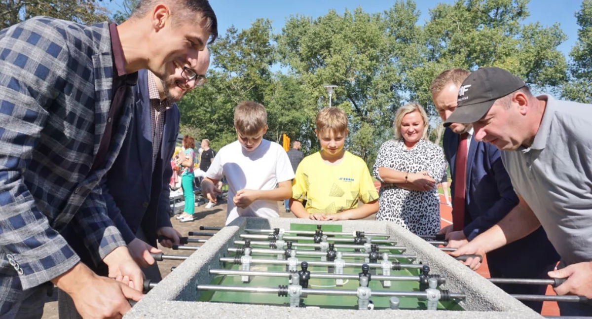 Piłkarzyki cały czas budzą te same emocje, zarówno u dzieci jak i u dorosłych   fot. Marek Holak