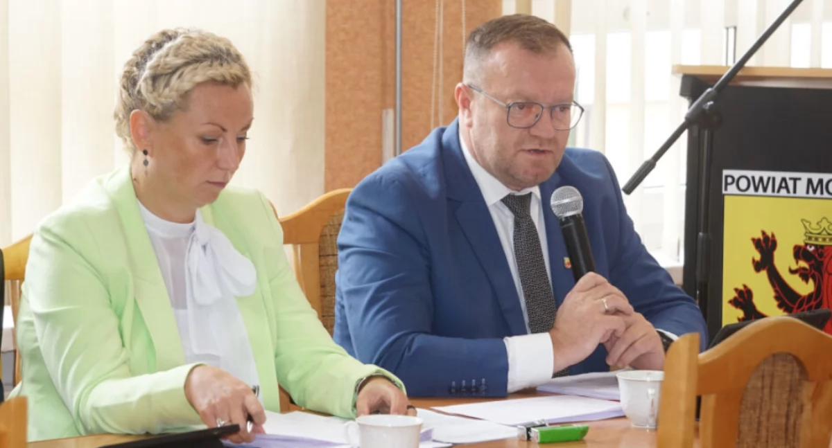Starosta Tomasz Krzesiński tłumaczył, że jeżeli burmistrz Strzelna będzie partycypował w kosztach utrzymania ośrodka zdrowia w Markowicach, to na pewno nie do dojdzie do jego zamknięcia fot. Marek Holak