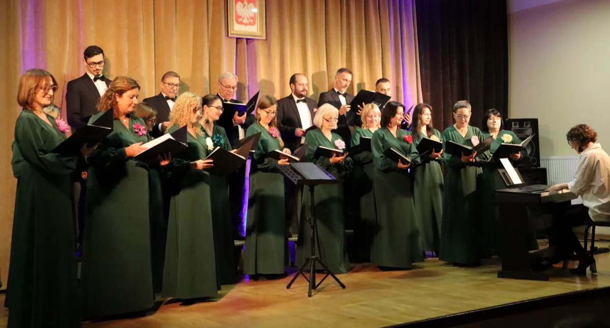W auli trzemeszeńskiego liceum wystąpił Chór Mieszany 