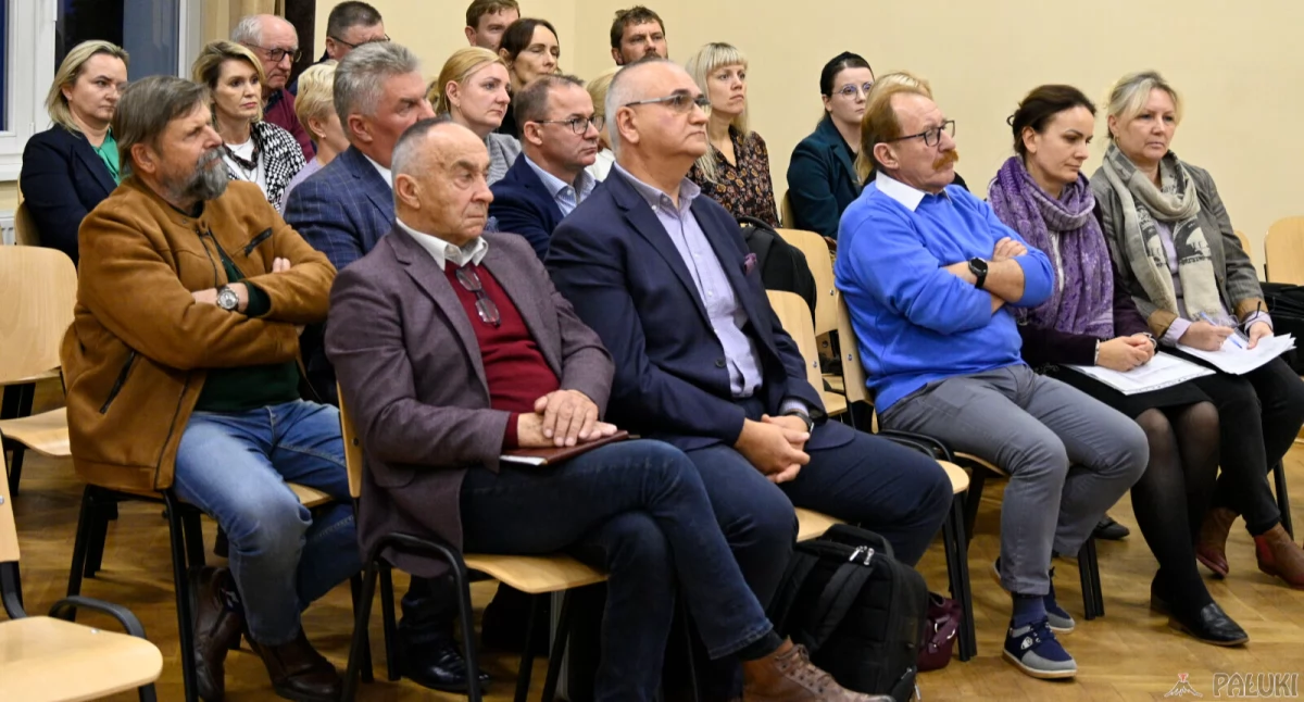 W obradach komisji uczestniczyli członkowie Stowarzyszenia Wychowanków Gimnazjum i Liceum w Trzemesznie, nauczyciele i rodzice uczniów fot. Paweł Lachowicz 