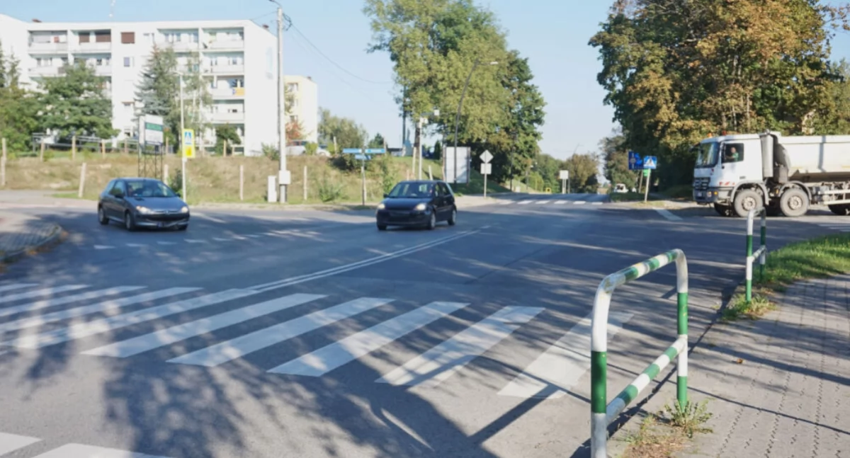 Na tym skrzyżowaniu w Mogilnie dróg: gminnej, powiatowej i wojewódzkich mają być podjęte działania w kierunku powstania ronda   fot. Marek Holak